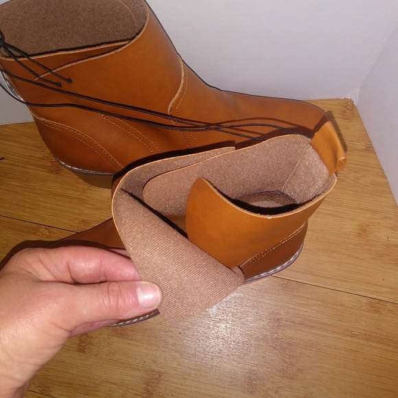 NWT Boots - Picture 8 of 8